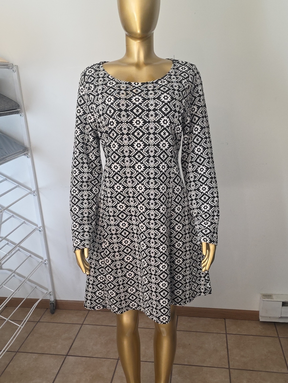 Massini Black & White Geometric Long-Sleeve A-Line Dress
